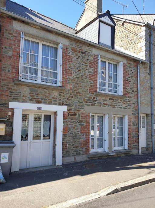 Maison De Ville Situee A 8 Kms Du Mont St Michel Pontorson Exterior photo